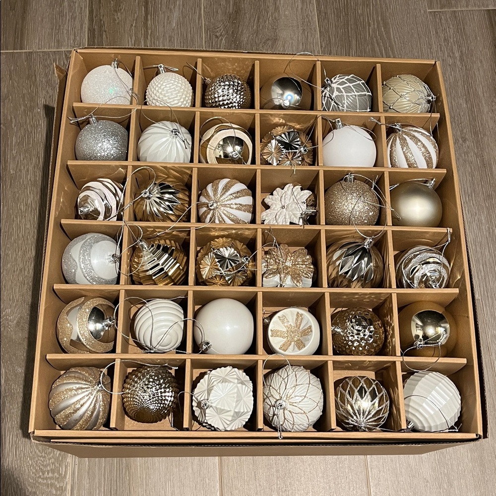 Winter Lane 100-piece Premium Assorted Christmas Ornament Set
